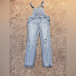 Silver Jean Co. Overalls Size 28 Light wash Denim Distressed Skinny W/ Stretch